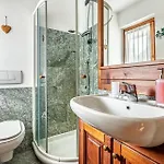 Awesome Three Bedroom In شقة