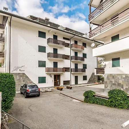Awesome Three Bedroom In شقة *