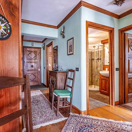 Awesome Three Bedroom In Apartament *