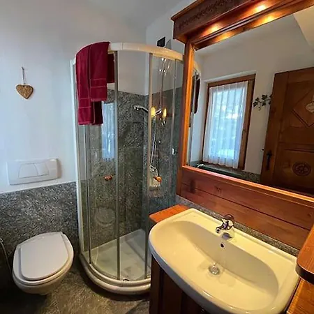 Awesome Three Bedroom In Apartment *