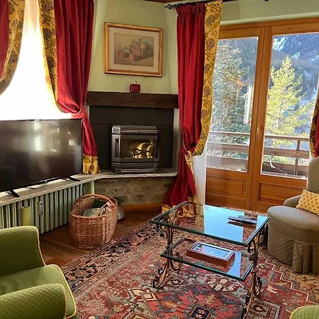 Apartment Awesome Three Bedroom In Courmayeur