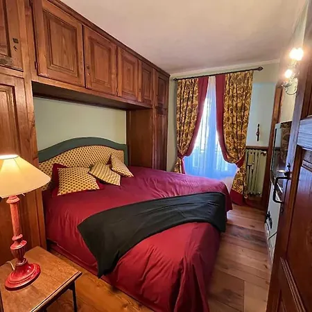 Apartment Awesome Three Bedroom In Courmayeur