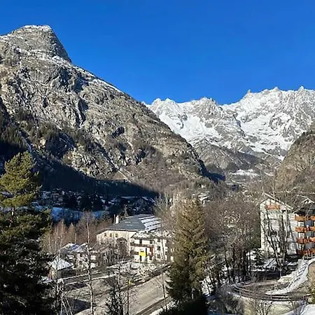 Awesome Three Bedroom In * Courmayeur