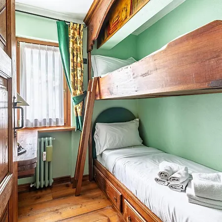 Awesome Three Bedroom In Apartamento *