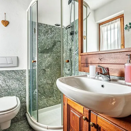 Awesome Three Bedroom In Apartamento