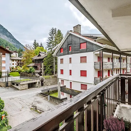 Apartamento Awesome Three Bedroom In