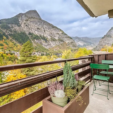 Apartamento Awesome Three Bedroom In Courmayeur