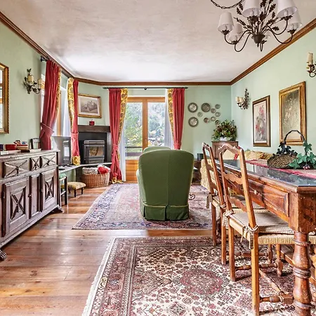 Apartamento Awesome Three Bedroom In Courmayeur